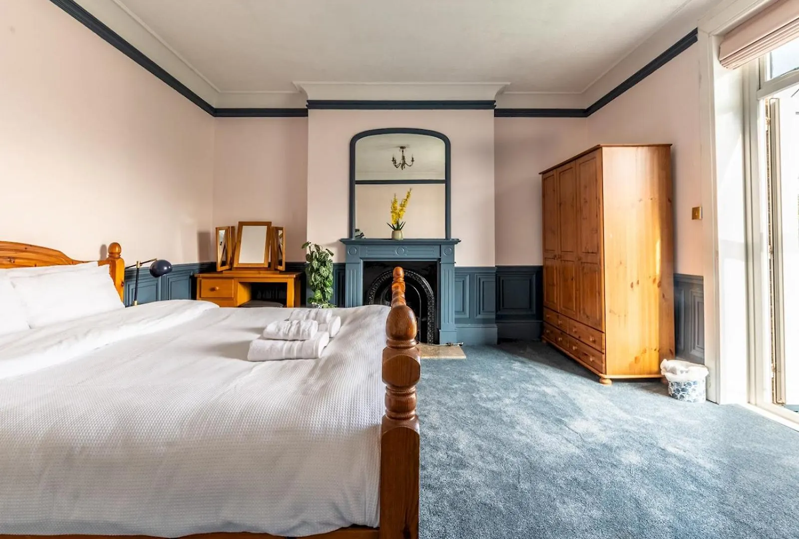 Pass The Keys Elegant 4Br House Parking Garden Library Villa London United Kingdom