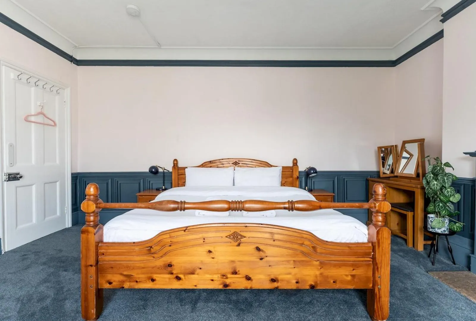 Holiday home Pass The Keys Elegant 4Br House Parking Garden Library Villa London United Kingdom