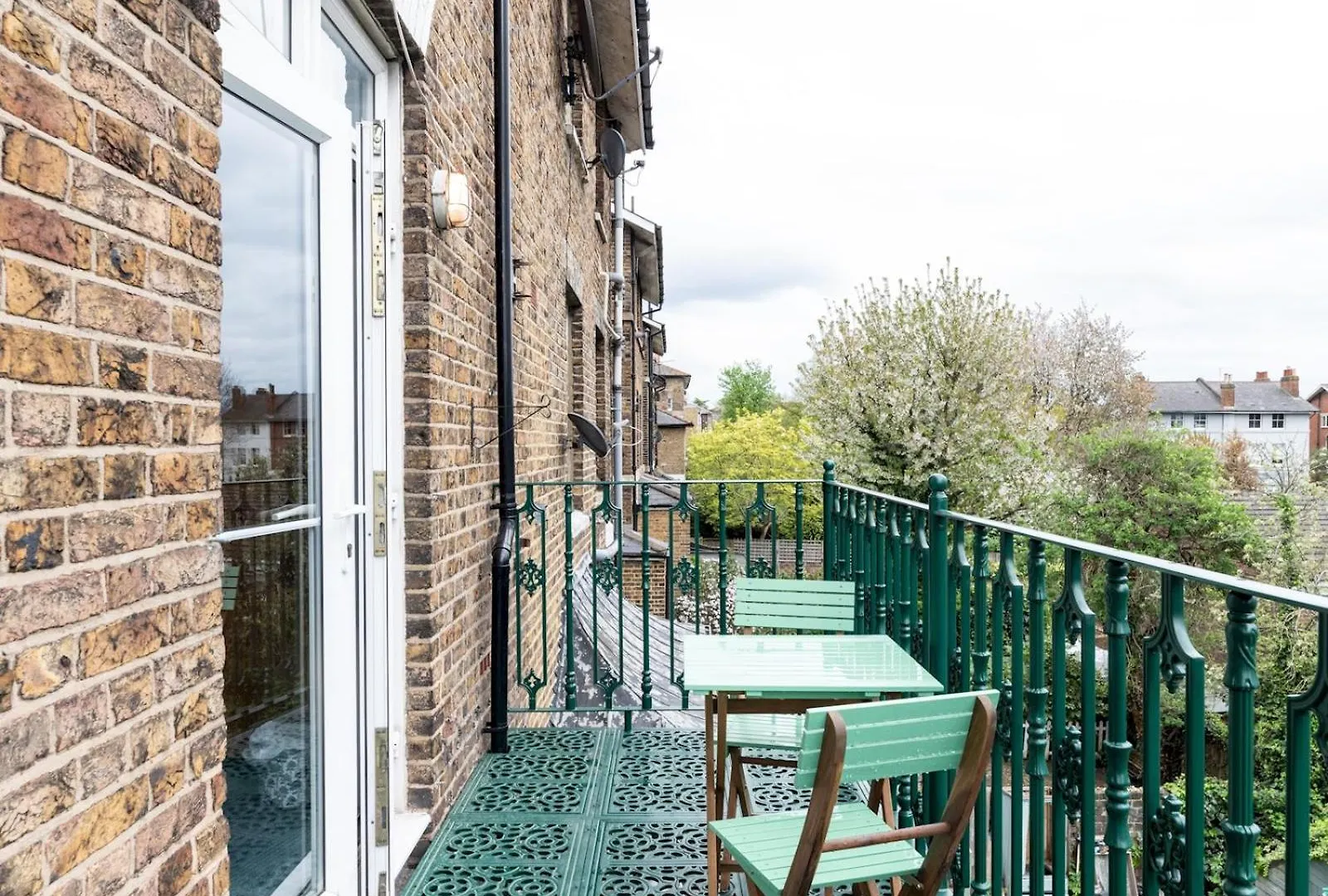 Holiday home Pass The Keys Elegant 4Br House Parking Garden Library Villa London