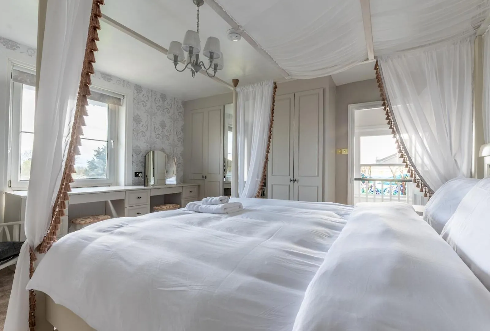Holiday home Pass The Keys Elegant 4Br House Parking Garden Library Villa London United Kingdom