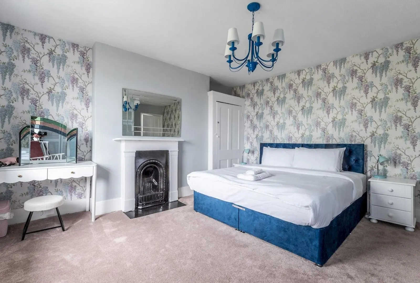 Pass The Keys Elegant 4Br House Parking Garden Library Villa London United Kingdom