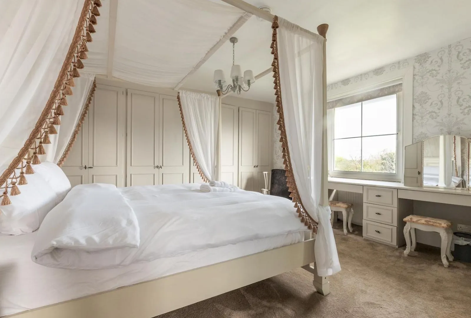 Holiday home Pass The Keys Elegant 4Br House Parking Garden Library Villa London United Kingdom